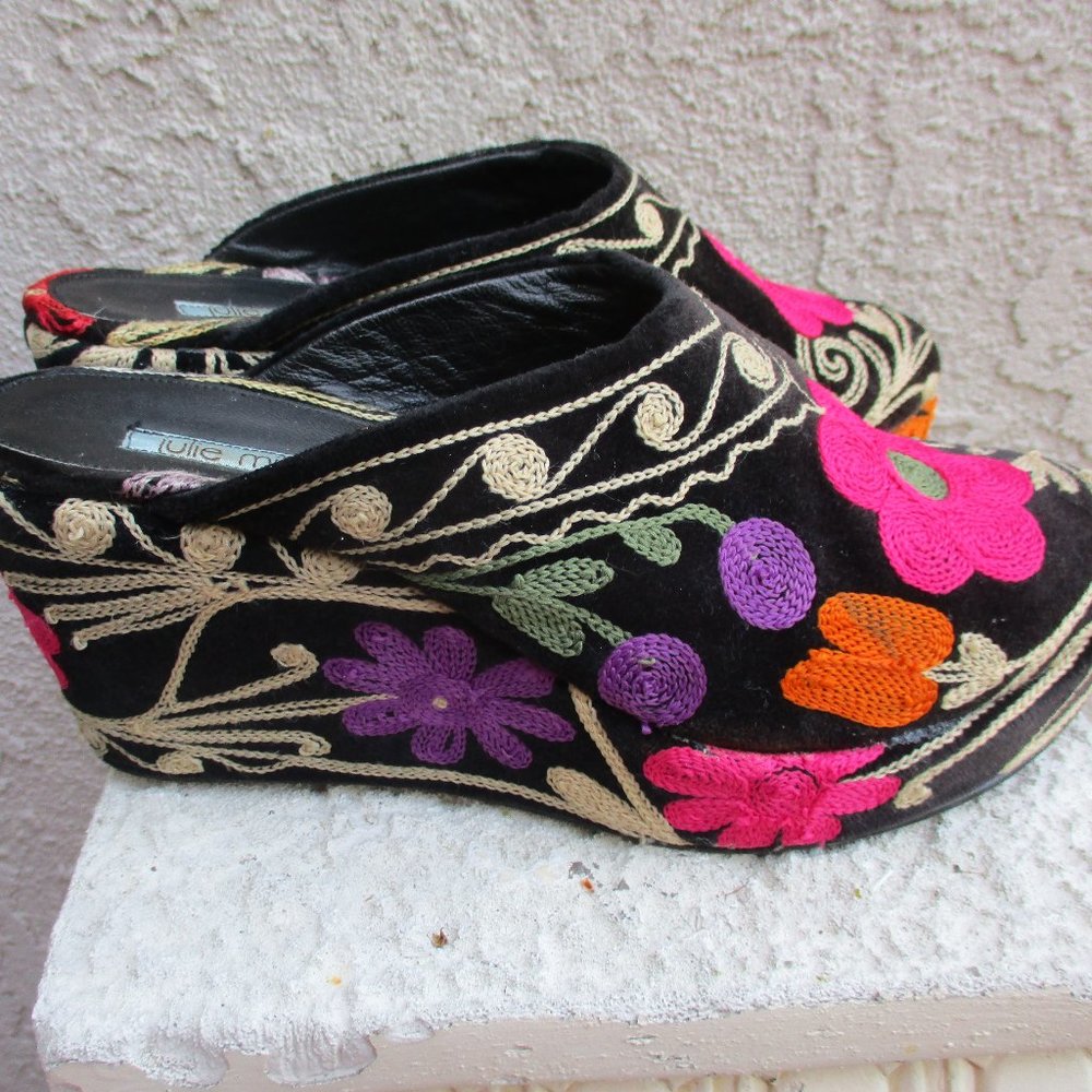 JULIE MILES ~ EMBROIDERED SLIDES / SHOES / WEDGE ~ 8 / 8.5 ~ AMAZING DETAIL!!!!!